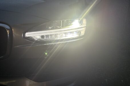 SR headlight dazzle image