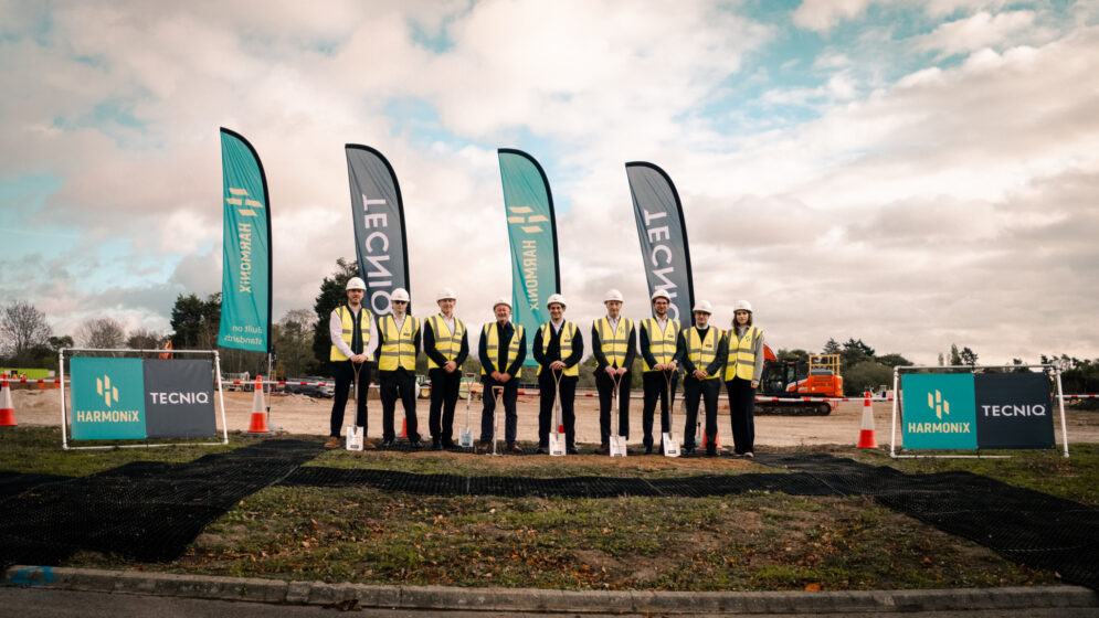 01 TECNIQ OVAL PARK Breaking Ground