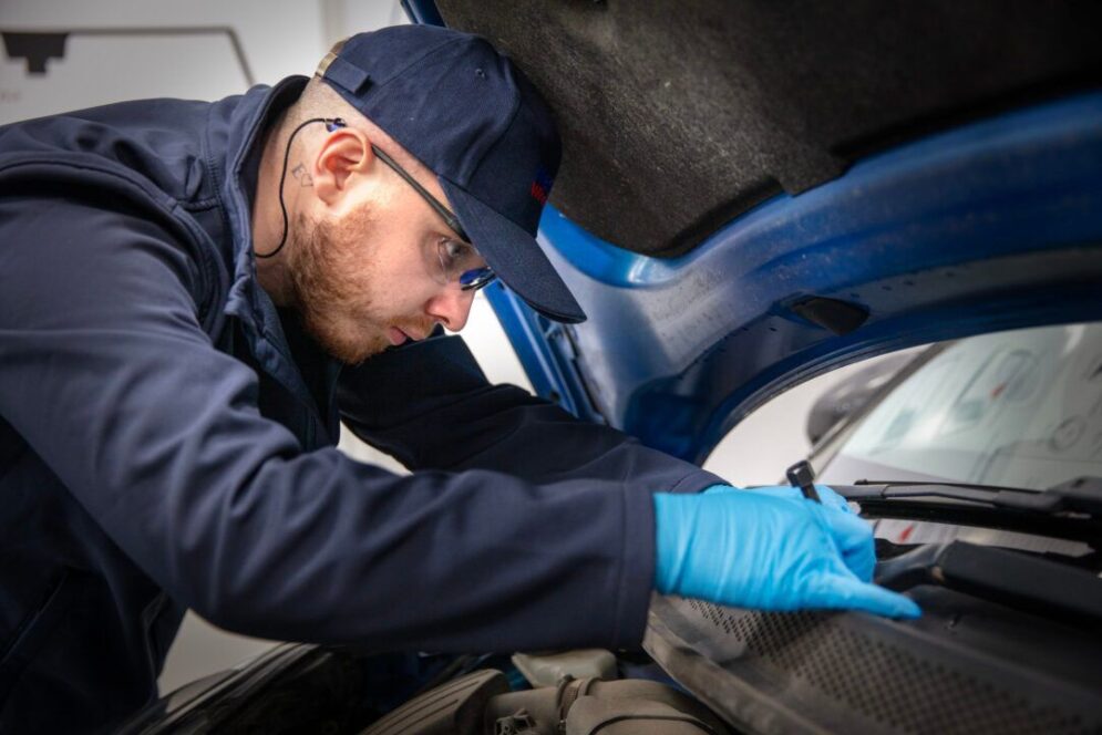 National Windscreens sustainability windscreen fitting