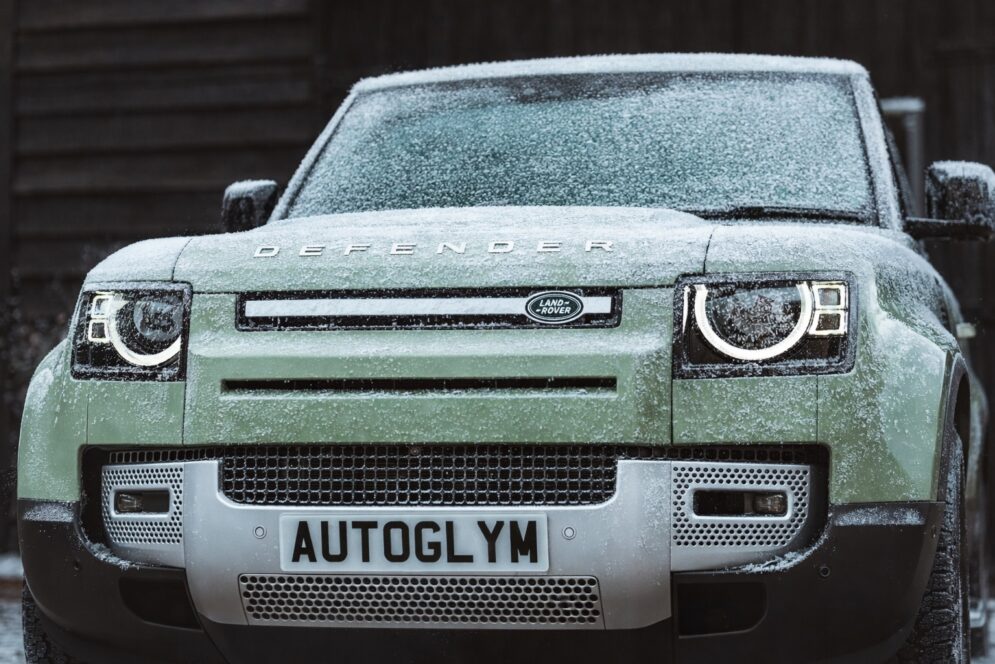 Two thirds of younger drivers donâ t fully clear ice from windscreens before setting off