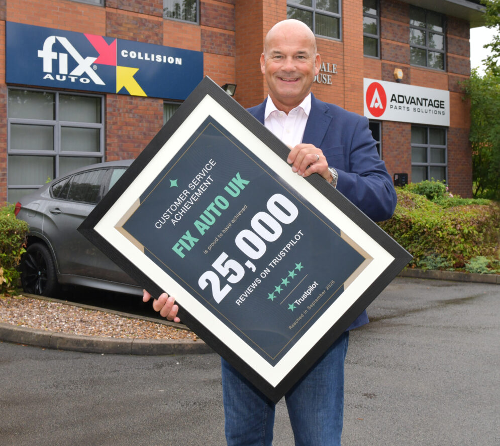 Ian Pugh Celebrates 25000 Trustpilot Reviews